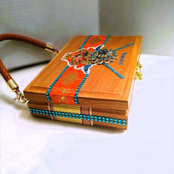 Suenos de Saundra Upcycled Collection, La Promese Cigar Box, Purse - Picture 4 of 12
